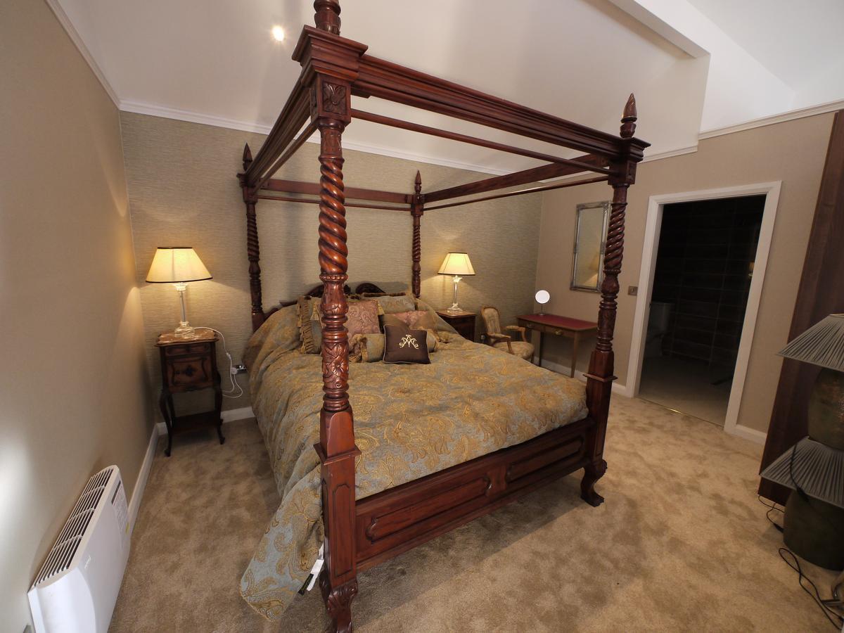 The Carriage Houses At Beechpark House 번래티 외부 사진